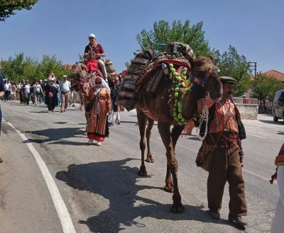 Deve kervanı 105 yıl sonra tarihi Hançalar Köprüsünden geçti
