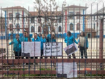 Devir kararı verilen Mimar Kemal Ortaokulu &ouml;ğrenci ve velilerinden tepki
