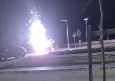 Devlet hastanesi bah&ccedil;esinde otomobil yangını
