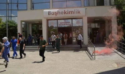 Devlet hastanesindeki acil durum tatbikatı ger&ccedil;eği aratmadı

