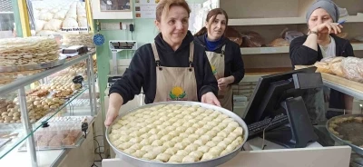Devrek&rsquo;in tescilli beyaz baklavası bayram sofralarına hazırlanıyor
