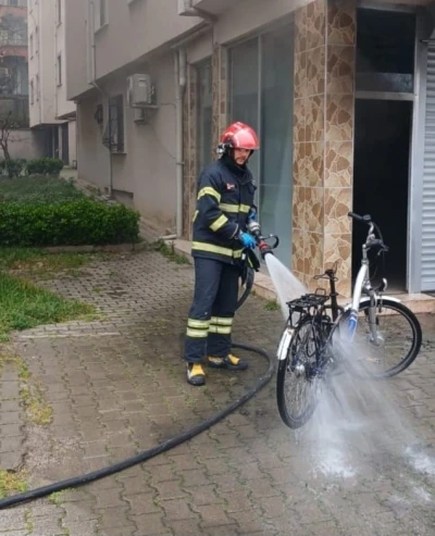 Devrek&rsquo;te garaja park edilen elektrikli bisiklet yandı
