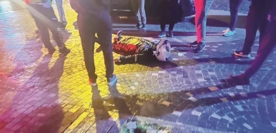 Devrilen motosikletin s&uuml;r&uuml;c&uuml;s&uuml; yaralandı
