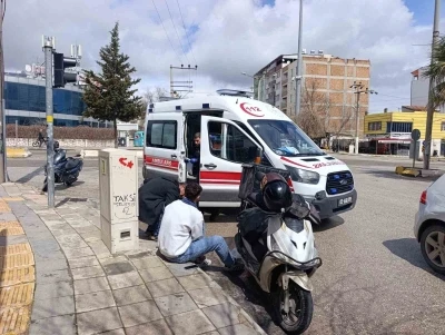 Devrilen motosikletin s&uuml;r&uuml;c&uuml;s&uuml; yaralandı
