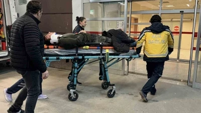 Devrilen motosikletin s&uuml;r&uuml;c&uuml;s&uuml; yaralandı
