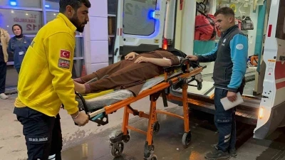 Devrilen motosikletteki 4 kişi yaralandı
