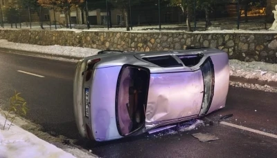 Devrilen otomobilde 1 kişi yaralandı
