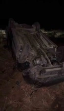 Devrilen otomobildeki kadın öldü, eşi ve oğlu yaralandı