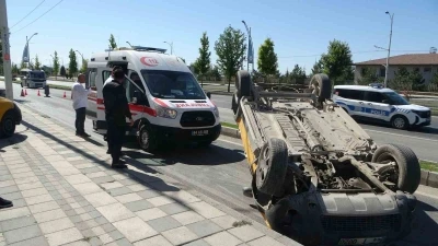 Devrilen ticari taksi ters döndü: 1 yaralı

