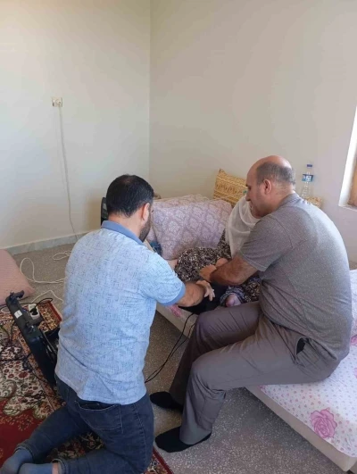 Dicle’de hasta, yaşlı ve yatalak vatandaşların kimlik kartı başvuruları evlerinde alınıyor
