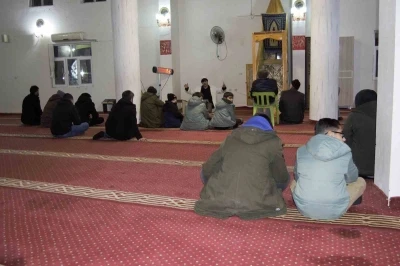 Dicle&rsquo;de Mira&ccedil; Kandili dualarla idrak edildi
