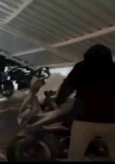 Dicle &Uuml;niversitesi&rsquo;ndeki yurdun otopark &ccedil;atısı &ccedil;&ouml;kt&uuml;
