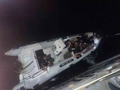 Didim açıklarında 15 düzensiz göçmen kurtarıldı
