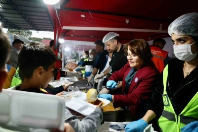 Didim Balat Mahallesi&rsquo;nde Ramazan bereketi paylaşıldı
