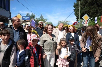 Didim&rsquo;de 2. Ege Lezzetleri Festivali zengin tatlarıyla başladı
