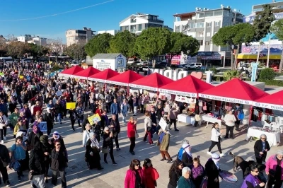 Didim&rsquo;de Emek&ccedil;i Kadınlar Pazarı kent meydanında a&ccedil;ıldı
