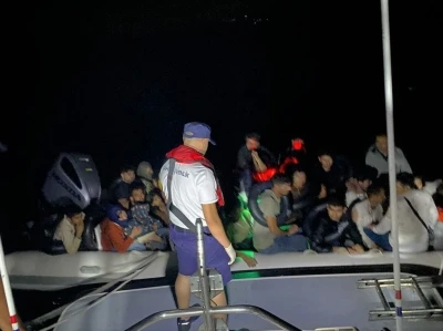 Didim’de geri itilen 71 düzensiz göçmen kurtarıldı

