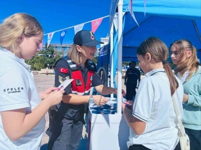 Didim’de Jandarma bilim şenliğinde bilgilendirdi
