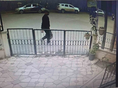 Didim&rsquo;de "polisiz" diyerek dolandırdılar, ka&ccedil;arken kaza yapınca yakalandılar
