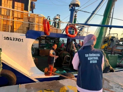Didim&rsquo;de uluslararası sularda avlanan trol teknelerine denetim
