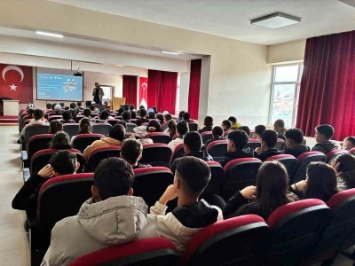 Dijital &ccedil;ağın yeni tehdidi "siberkondri" masaya yatırıldı
