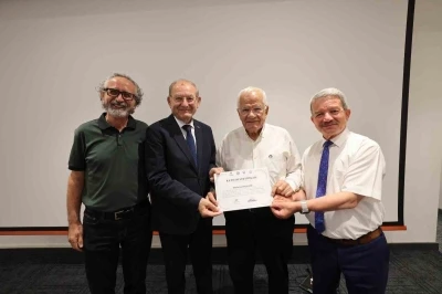 Dijital Yetkinler Kursunu tamamlayan emektarlar sertifikalarına kavuştu
