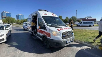 Dikkatsizlik kazaya neden oldu: 3 yaralı
