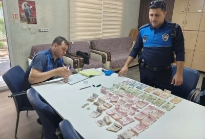 Dilencilik yapan kadın yarım saatte bin 32 lira topladı
