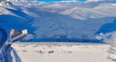 Dilimli Barajı buzla kaplandı
