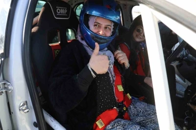 Dimili kadınlardan copilot deneyimi
