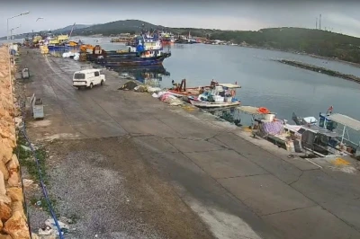 Direksiyon hakimiyeti kaybolan araç denize uçtu
