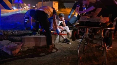 Direksiyon hakimiyetini kaybeden motosiklet s&uuml;r&uuml;c&uuml;s&uuml; ağır yaralandı
