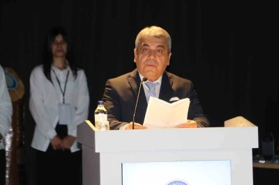 DİSİDER Başkanı Akbaş, m&uuml;hendislik fak&uuml;ltesinden mezun olan &ouml;ğrencilere deneyimlerini aktardı
