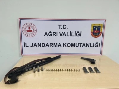 Diyadin&rsquo;de bir evde ruhsatsız silah ve fişek ele ge&ccedil;irildi
