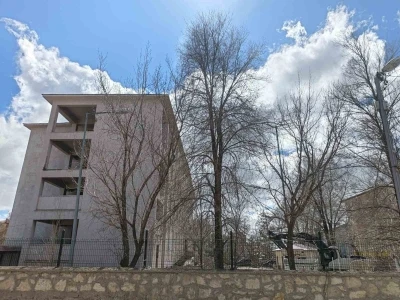 Diyadin&rsquo;de eski h&uuml;k&uuml;met konağı i&ccedil;in yıkım s&uuml;reci başladı
