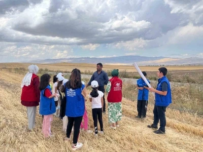 Diyadin’de gençler hasat sevincine ortak oldu
