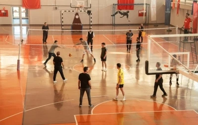 Diyadin&rsquo;de kurumlar arası voleybol turnuvası başladı
