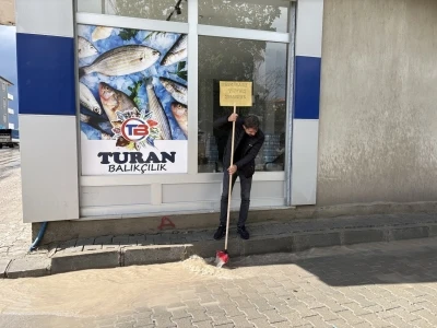 Diyadin&rsquo;de sağanak yağış sonrası su birikintileri oluştu
