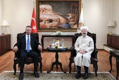 Diyanet İşleri Başkanı Erbaş: &quot;Kalbimizin yarısı Filistin olarak atıyor&quot;
