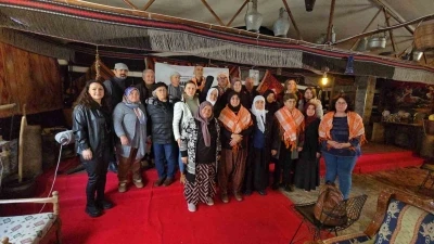 Diyar diyar gezip k&uuml;lt&uuml;r arşivi oluşturuyorlar
