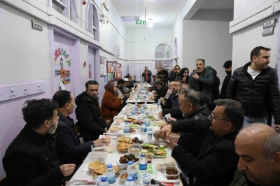Diyarbakır&rsquo;da 112 yıllık okulda iftar
