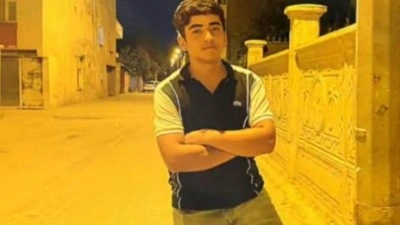 Diyarbakır'da 2'nci kattan d&uuml;şen Velat &ouml;ld&uuml;