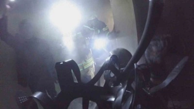 Diyarbakır’da 2’si çocuk 7 kişinin etkilendiği yangın kask kamerasına yansıdı