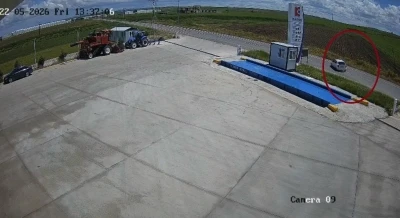 Diyarbakır&rsquo;da 4 kişinin yaralandığı kaza g&uuml;venlik kamerasında
