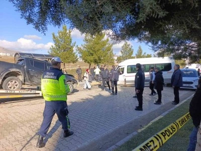 Diyarbakır&rsquo;da 5 aracın karıştığı kazada maddi hasar oluştu