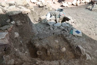 Diyarbakır’da 5 ve 11 bin yıllık 6 mezar bulundu
