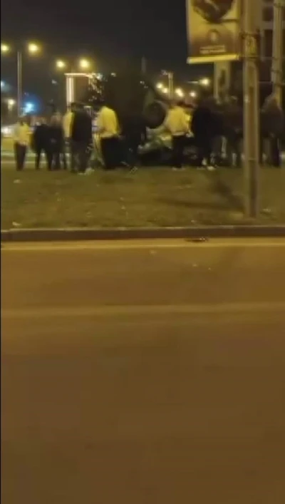 Diyarbakır’da araç refüje uçtu: 1 yaralı
