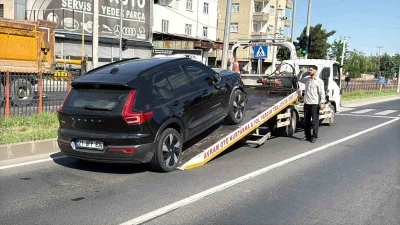 Diyarbakır&rsquo;da aracın &ccedil;arptığı yaya ağır yaralandı
