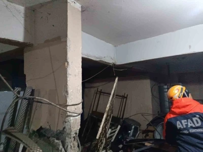 Diyarbakır&rsquo;da binanın kolonu &ccedil;atladı, 83 kişi tahliye edildi
