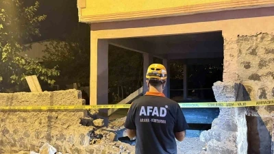 Diyarbakır’da bir evin balkonu çöktü: 2’si çocuk 5 yaralı
